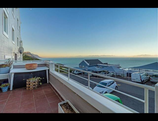 3 BEDROOM DUPLEX FOR SALE IN SIMONSTOWN